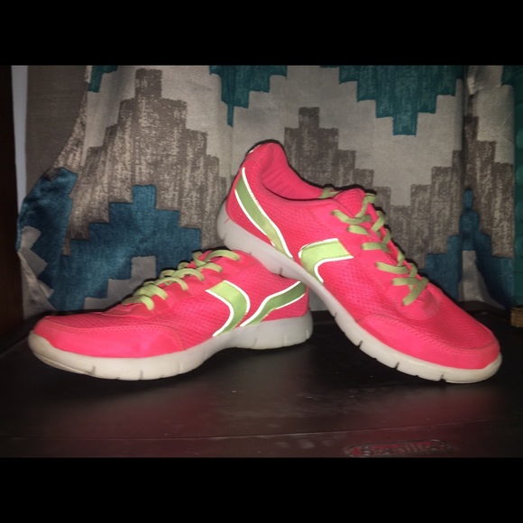 Women’s Tennis Shoes - Picture 3 of 4